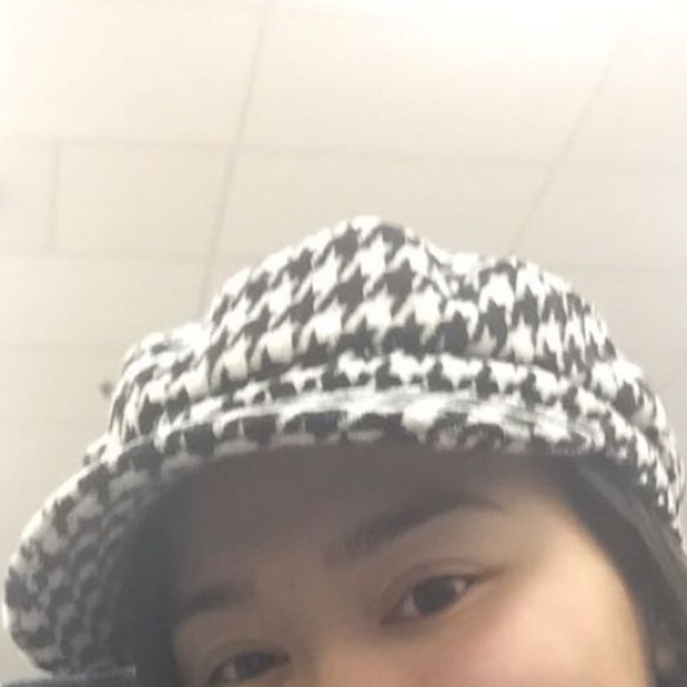 checkered bakers boy hat ✨